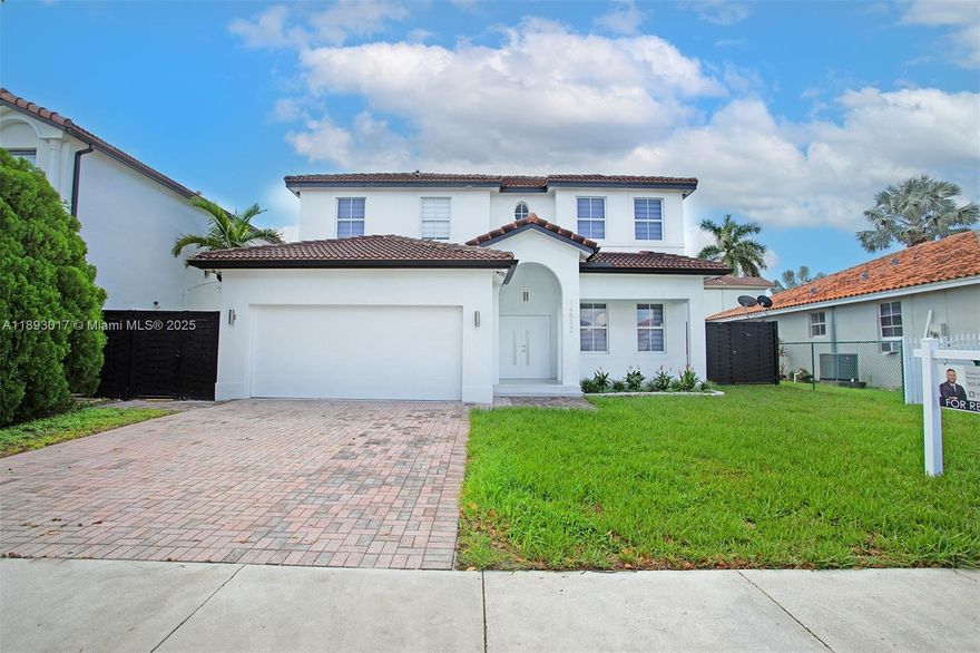 Looking for a completely remodeled home? LOOK NO FURTHER! Modern 4/4 pool home with a 2 car garage available immediately. Enjoy all the natural light this home offers. Beautiful kitchen with stainless-steel appliances and an oversized wine cooler.  Walk into your GRAND suite at the end of the day with ample space, two walk in closets, and a spacious bathroom. All bedrooms have their own bathroom and custom closet. Like entertaining? This home offers a tropical backyard with a pool. Located in a fantastic location with access to major expressways and a short distance from beautiful parks and entertainment. Schedule a showing and COME TAKE A LOOK FOR YOURSELF!