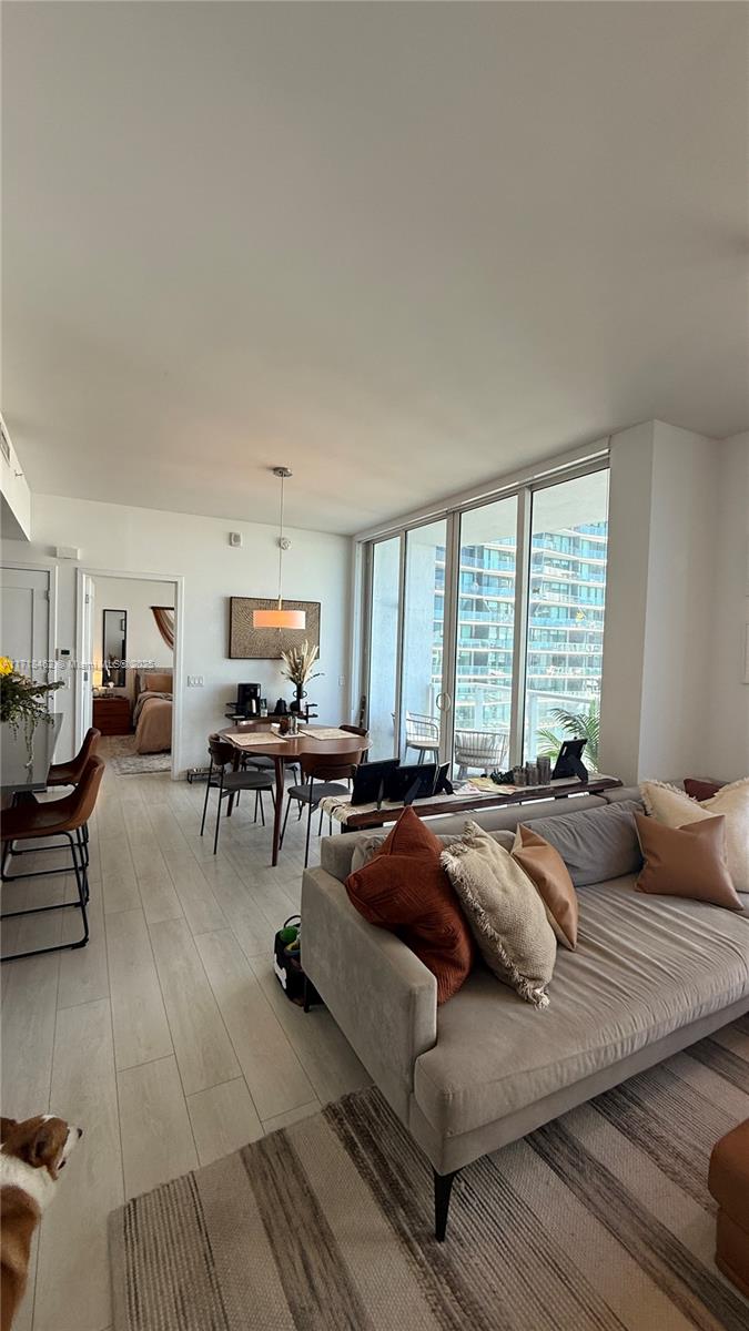 THE CRIMSON CONDO - Residential