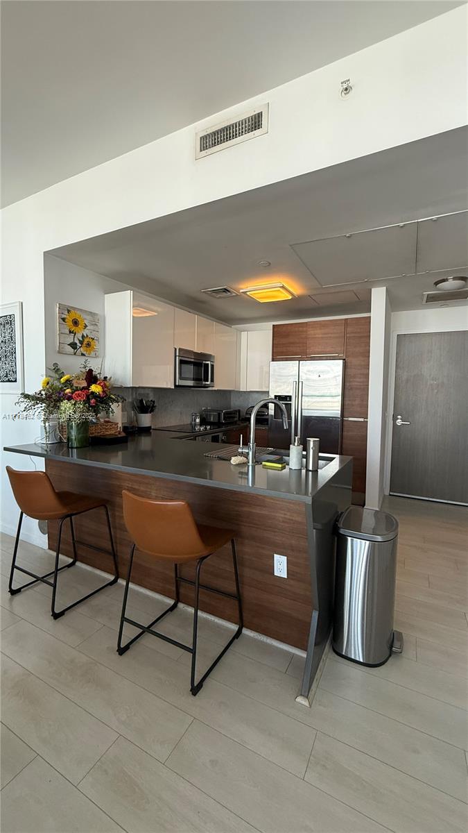 601 NE 27th 1003
