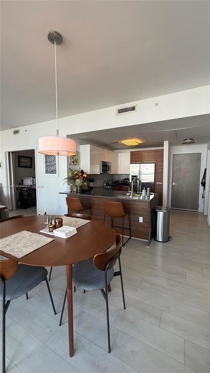 THE CRIMSON CONDO - Residential