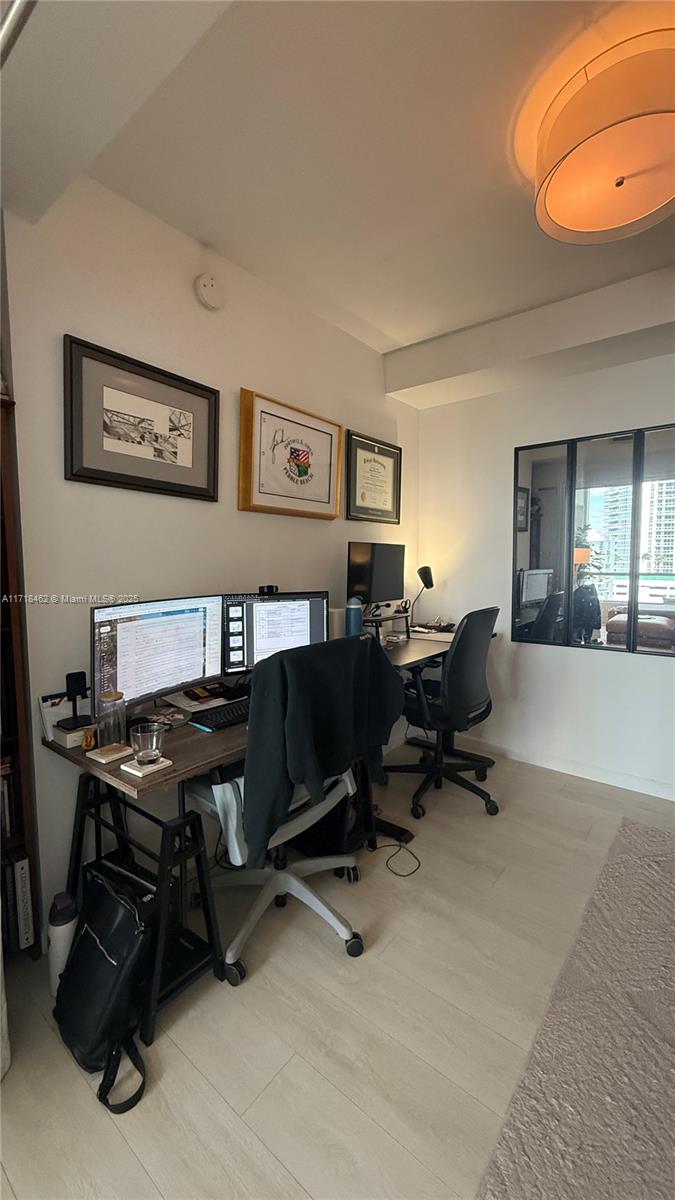 THE CRIMSON CONDO - Residential