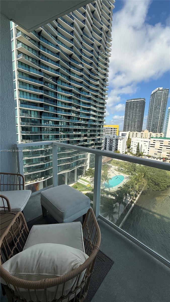 THE CRIMSON CONDO - Residential