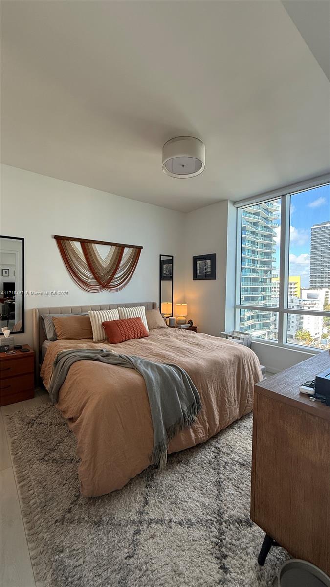 THE CRIMSON CONDO - Residential