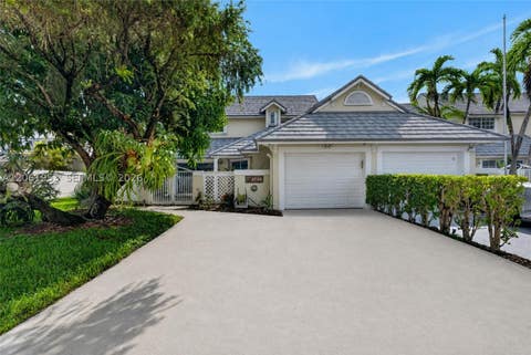 Photo of 4749 NW 98th Pl, Doral, FL 33178 (MLS # A12061953)
