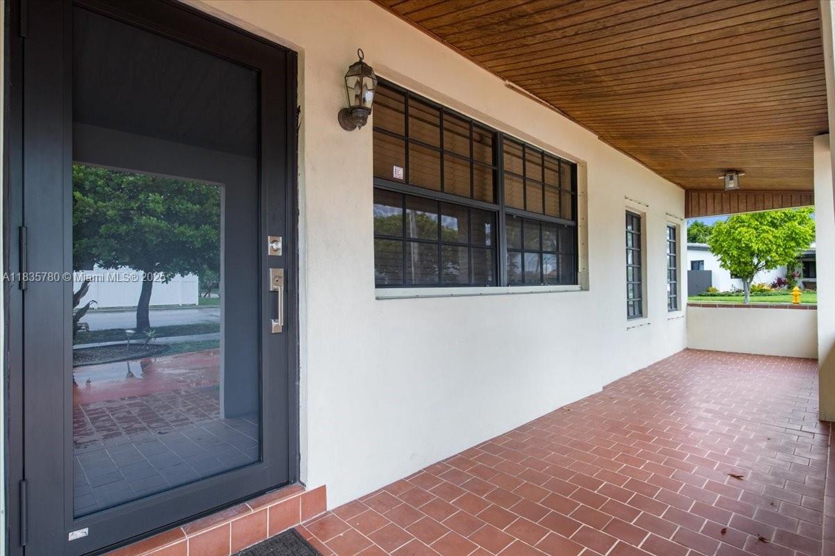 8370 SW 46th St, Miami, FL, 33155/$719,000 3 8370 SW 46th St