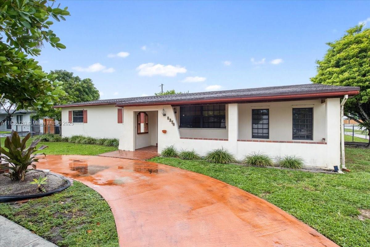 8370 SW 46th St, Miami, FL, 33155/$719,000 1 8370 SW 46th St