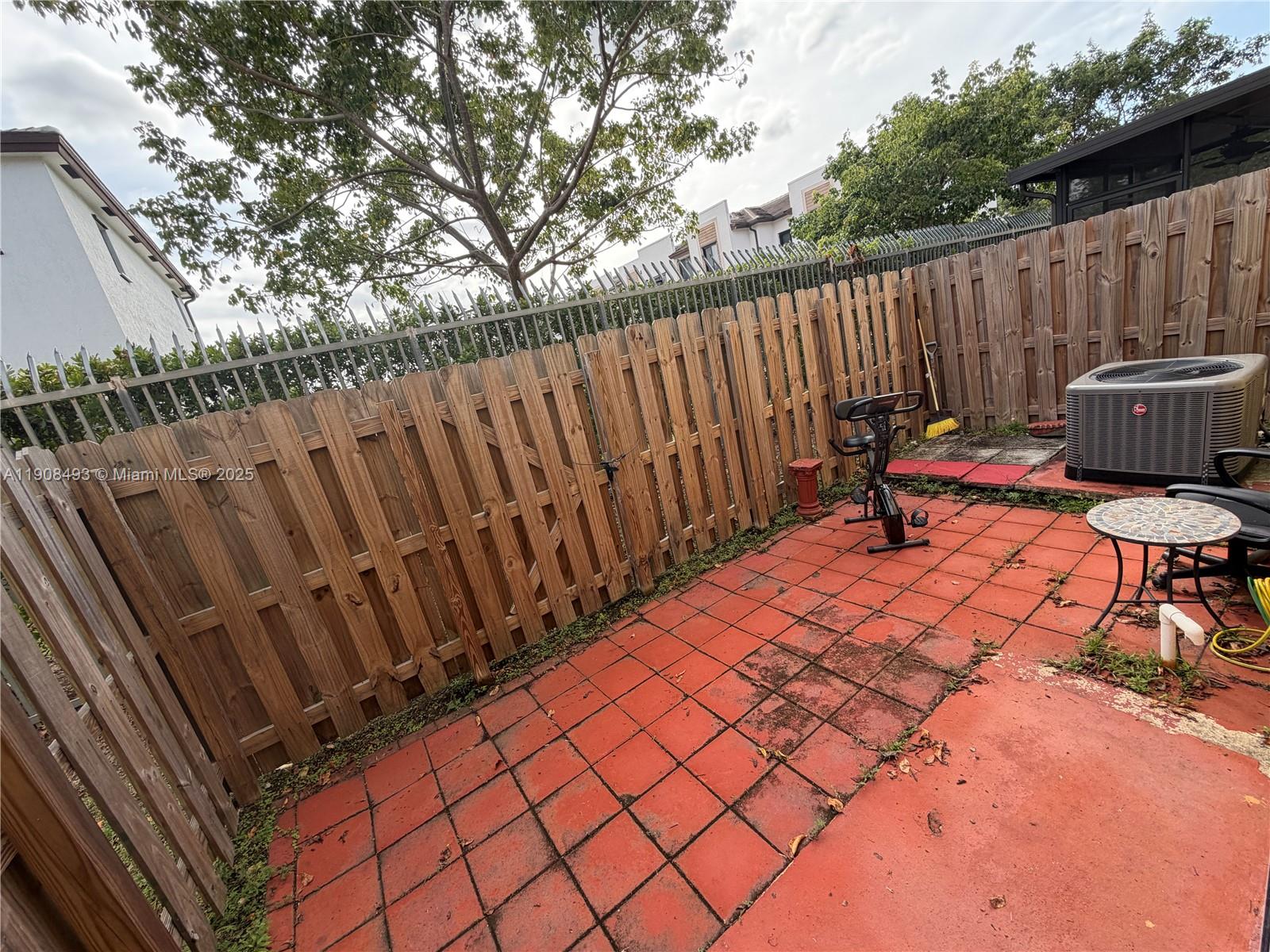 SIERRA RIDGE CONDO H - Residential