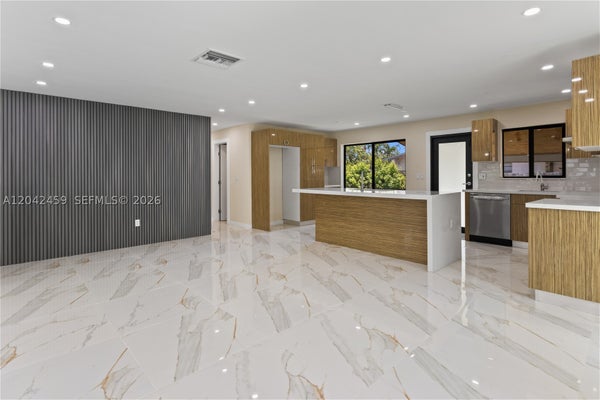 21330 NE 26TH AVE, AVENTURA, FL 33180 - Image d644ae3f2fc55fc9dbe22a2a9e799192/1649945071