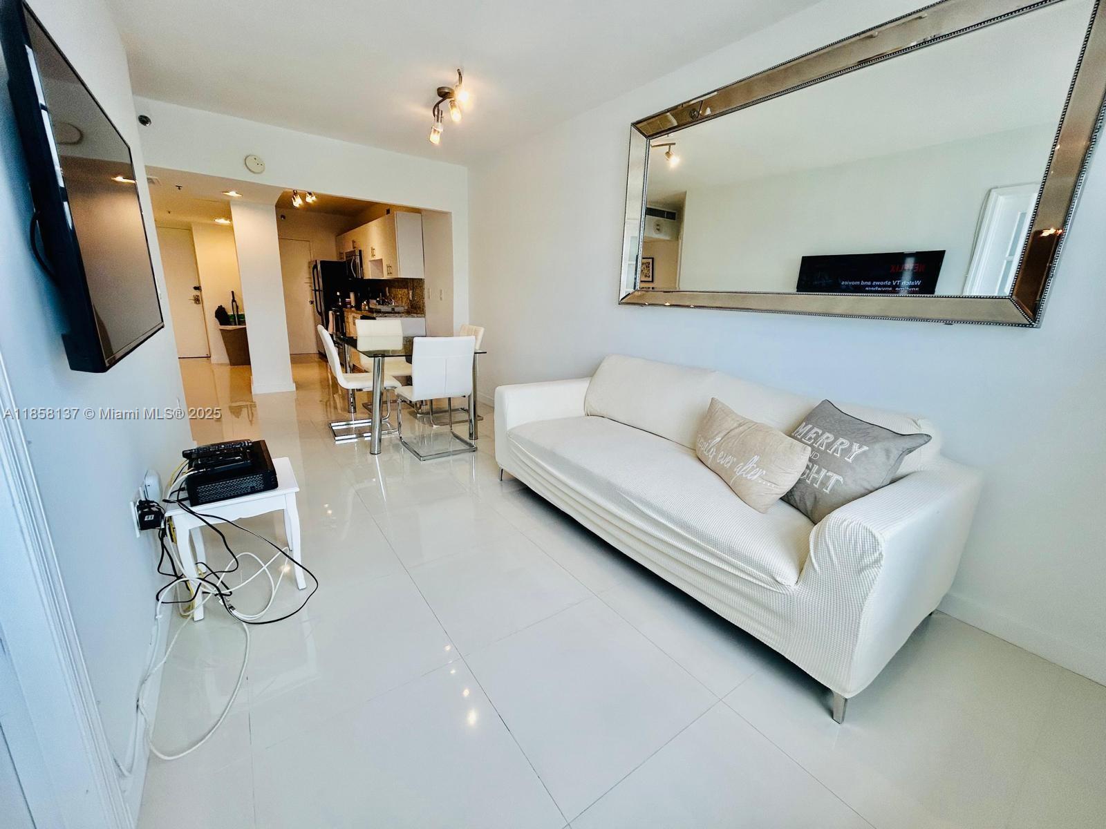 **SPECIAL PRICE FOR OCTOBER AND NOVEMBER ** JR ONE BEDROOM, AT THE FAMOUS DECOPLAGE BUILDING WITHIN WALKING DISTANCE TO THE BEACH AND THE MOST TRENDY RESTAURANTS AND PLACES IN SOUTH BEACH. WHERE LINCOLN RD MEETS THE OCEAN, ACROSS FROM THE RITZ CARLTON AND NEXT TO THE LOWES HOTEL. RENOVATED HEATED POOL AND GYM.** FULLY FURNISHED UNIT** (WATER, SEWER, CABLE, WIFI AND VALET PARKING SPACE INCLUDED IN THE RENT)** Move out $ 160.00 cleaning fee will be paid upfront*