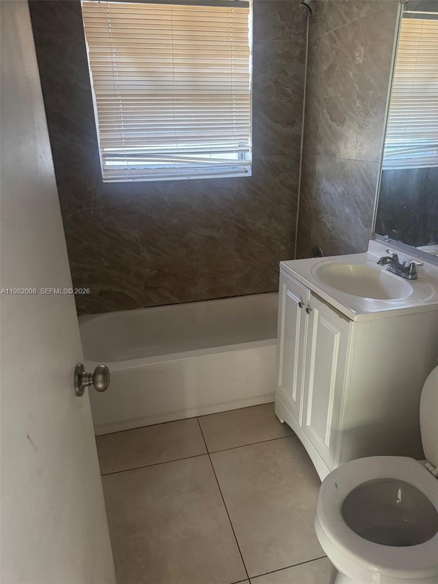 HOLLYWOOD LITTLE RANCHES - Residential Lease