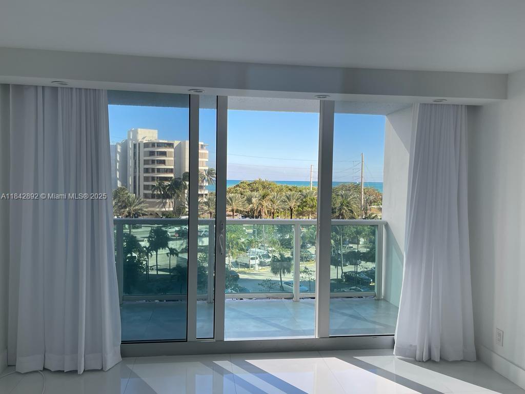 100 Bayview Dr 508, Sunny Isles Beach, FL, 33160/$520,000 4 100 Bayview Dr 508