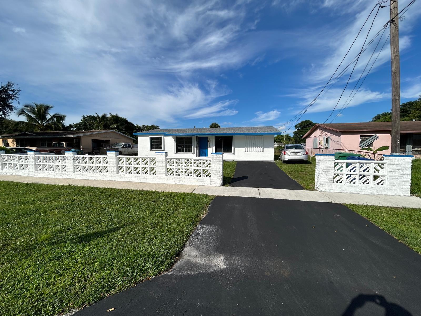 841 Nw 33rd Ave, Lauderhill, Miami-Dade County, Florida - 4 Bedrooms  
2 Bathrooms - 