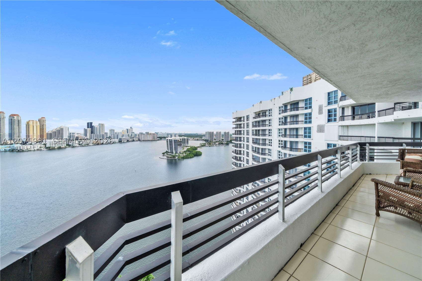 3530 Mystic Pointe Dr 3210