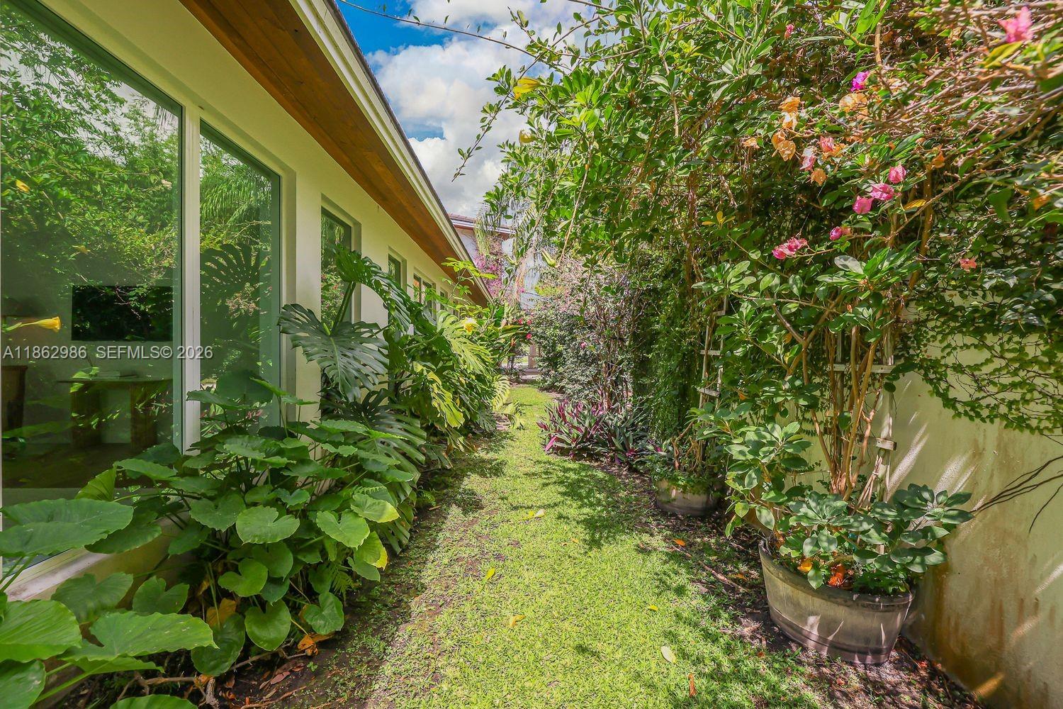 PARADISE GROVE - Residential