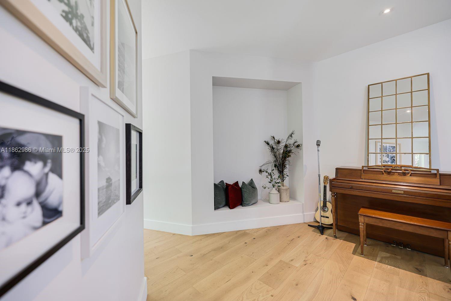 PARADISE GROVE - Residential