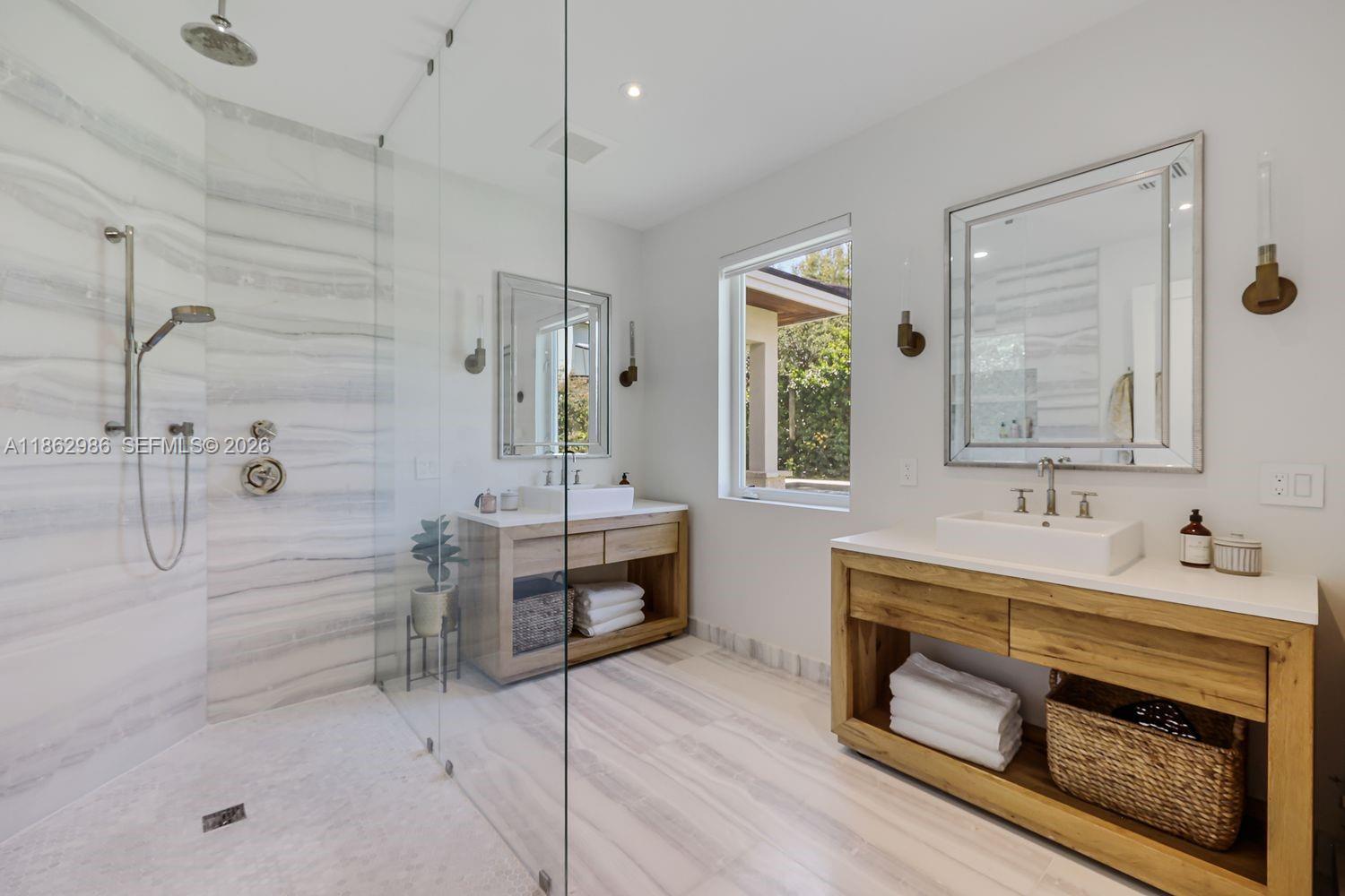 PARADISE GROVE - Residential