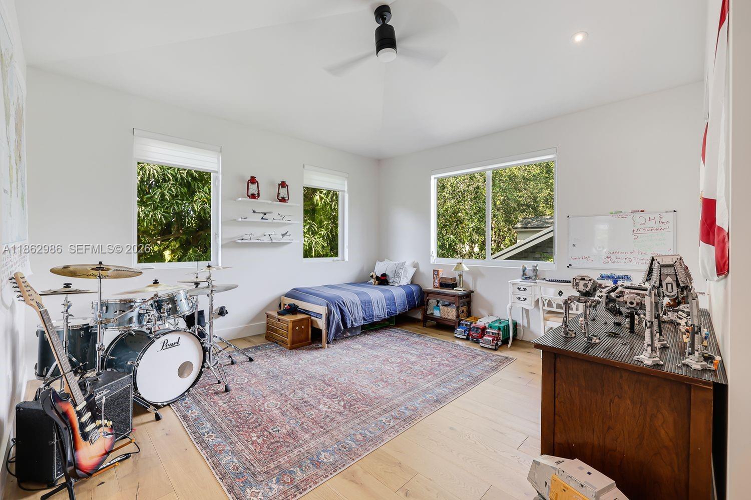 PARADISE GROVE - Residential