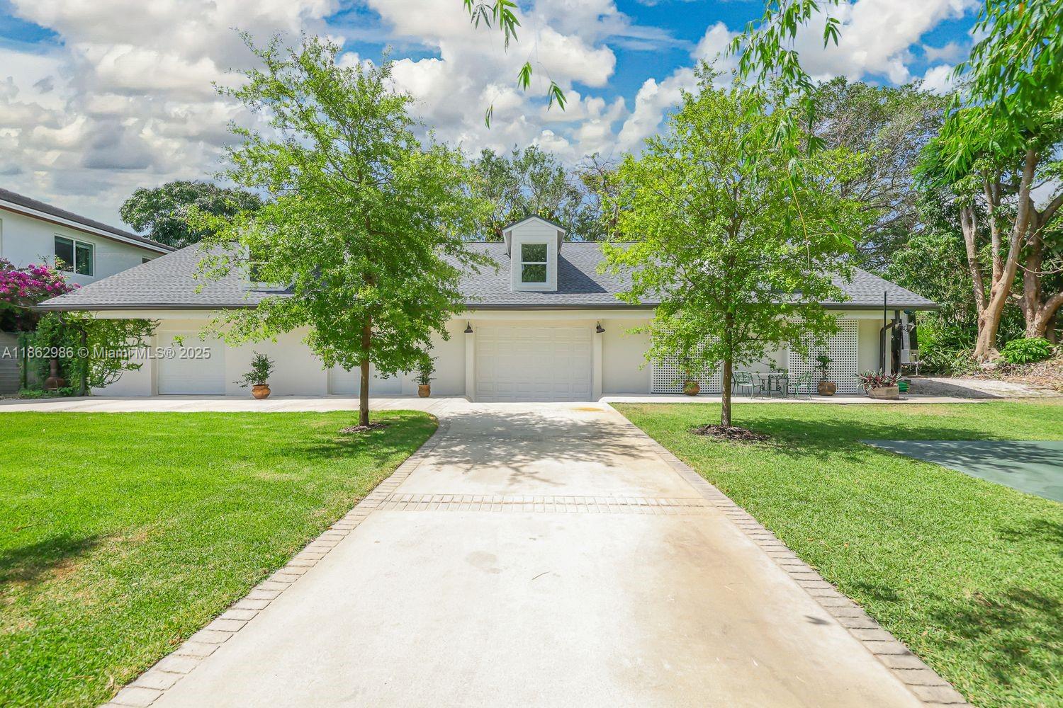 PARADISE GROVE - Residential