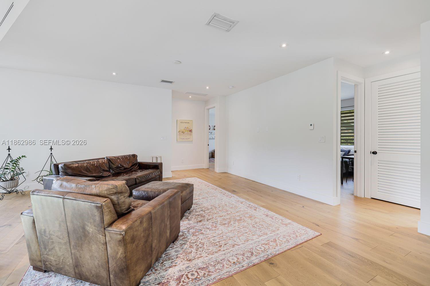 PARADISE GROVE - Residential