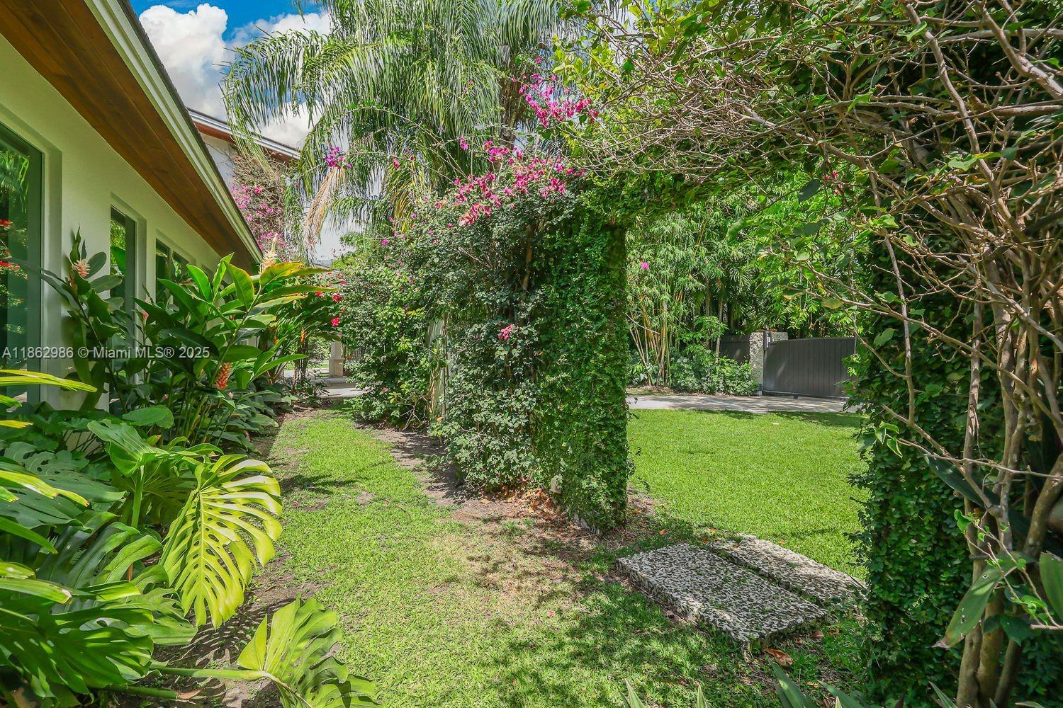 PARADISE GROVE - Residential