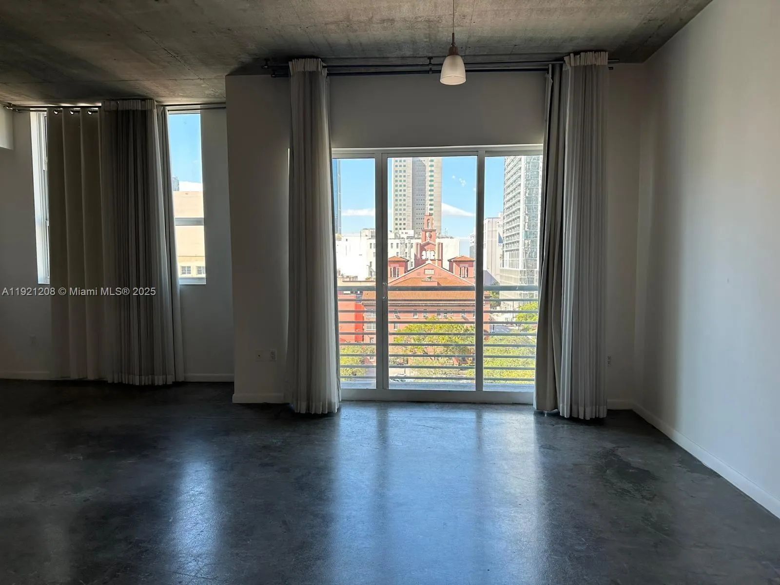 Miami, Florida 33132, United States, 1 Bedroom Bedrooms, ,1 BathroomBathrooms,Residential,Active,248790