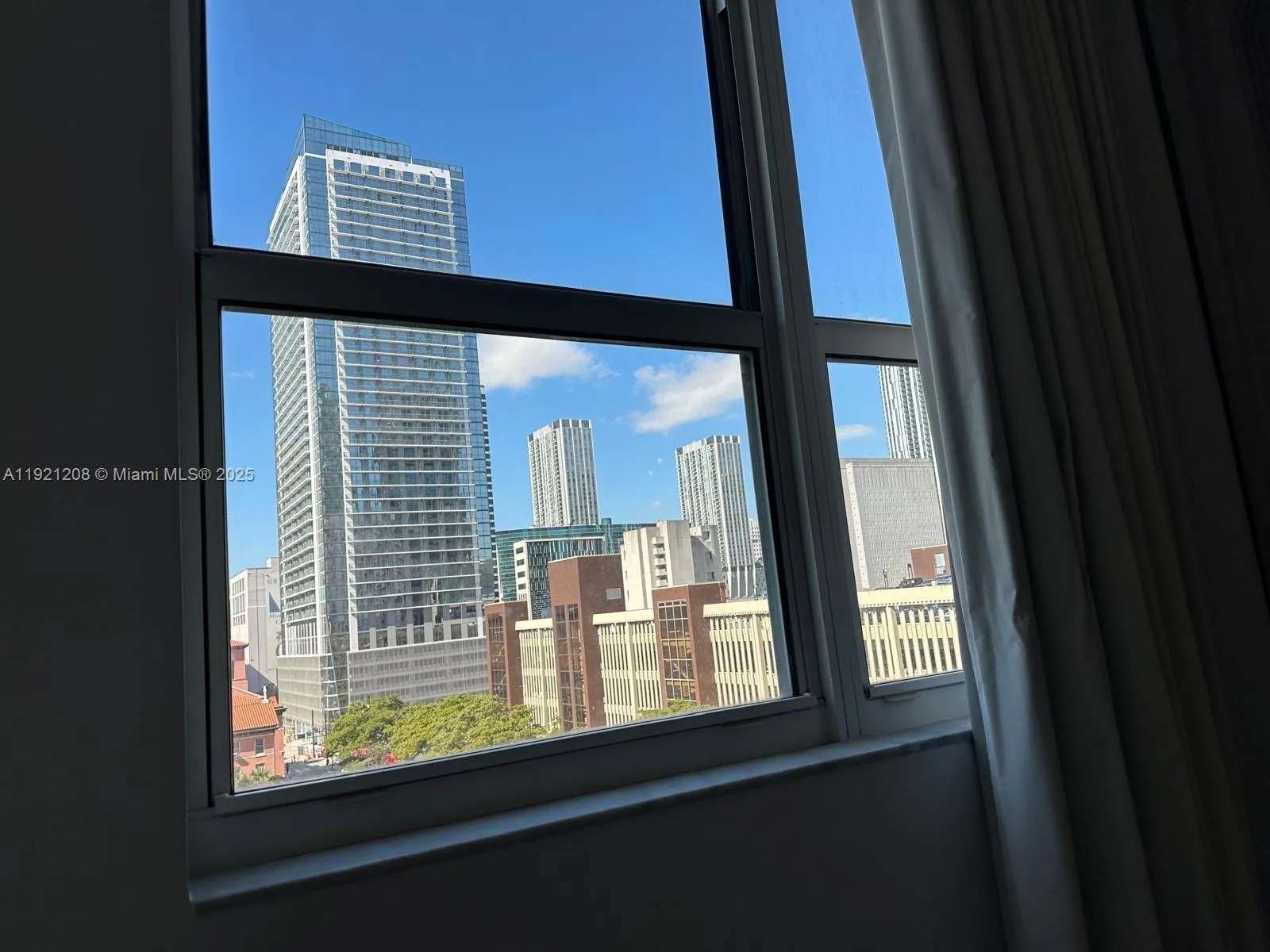 Miami, Florida 33132, United States, 1 Bedroom Bedrooms, ,1 BathroomBathrooms,Residential,Active,248790