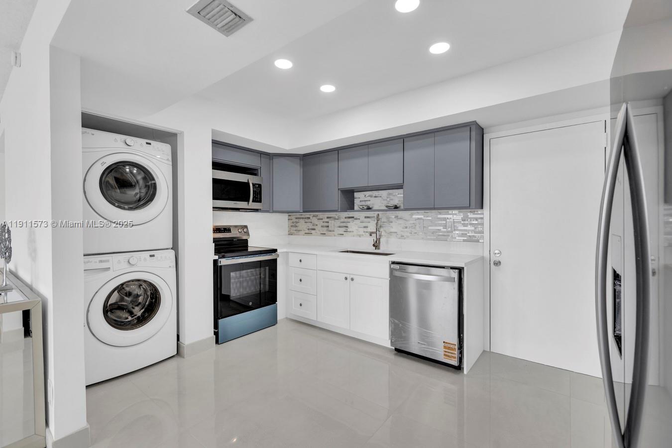 BAY COUNTRY CLUB CONDO - Residential