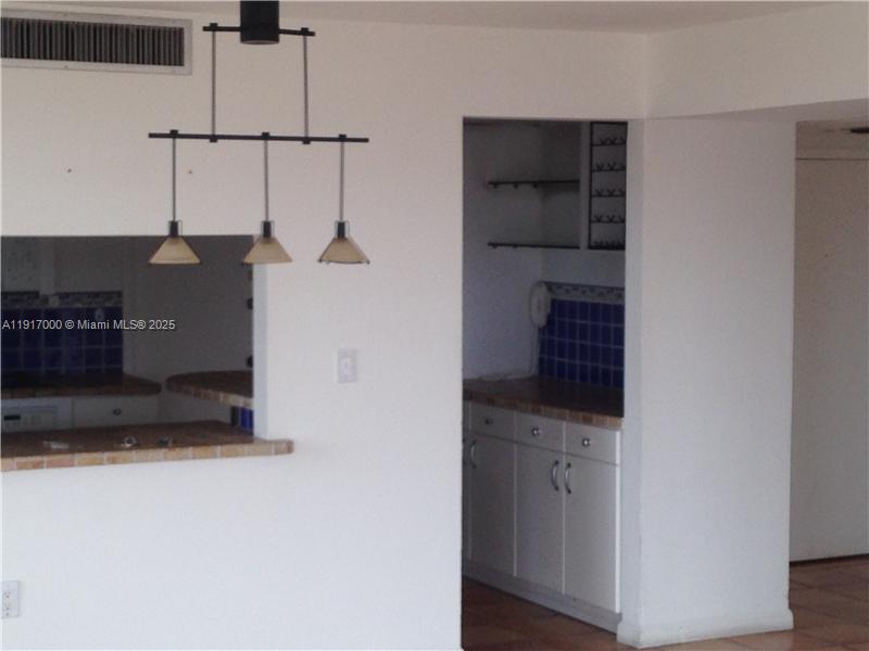 COMMODORE CLUB SOUTH COND - Residential Lease