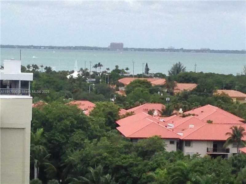 COMMODORE CLUB SOUTH COND - Residential Lease