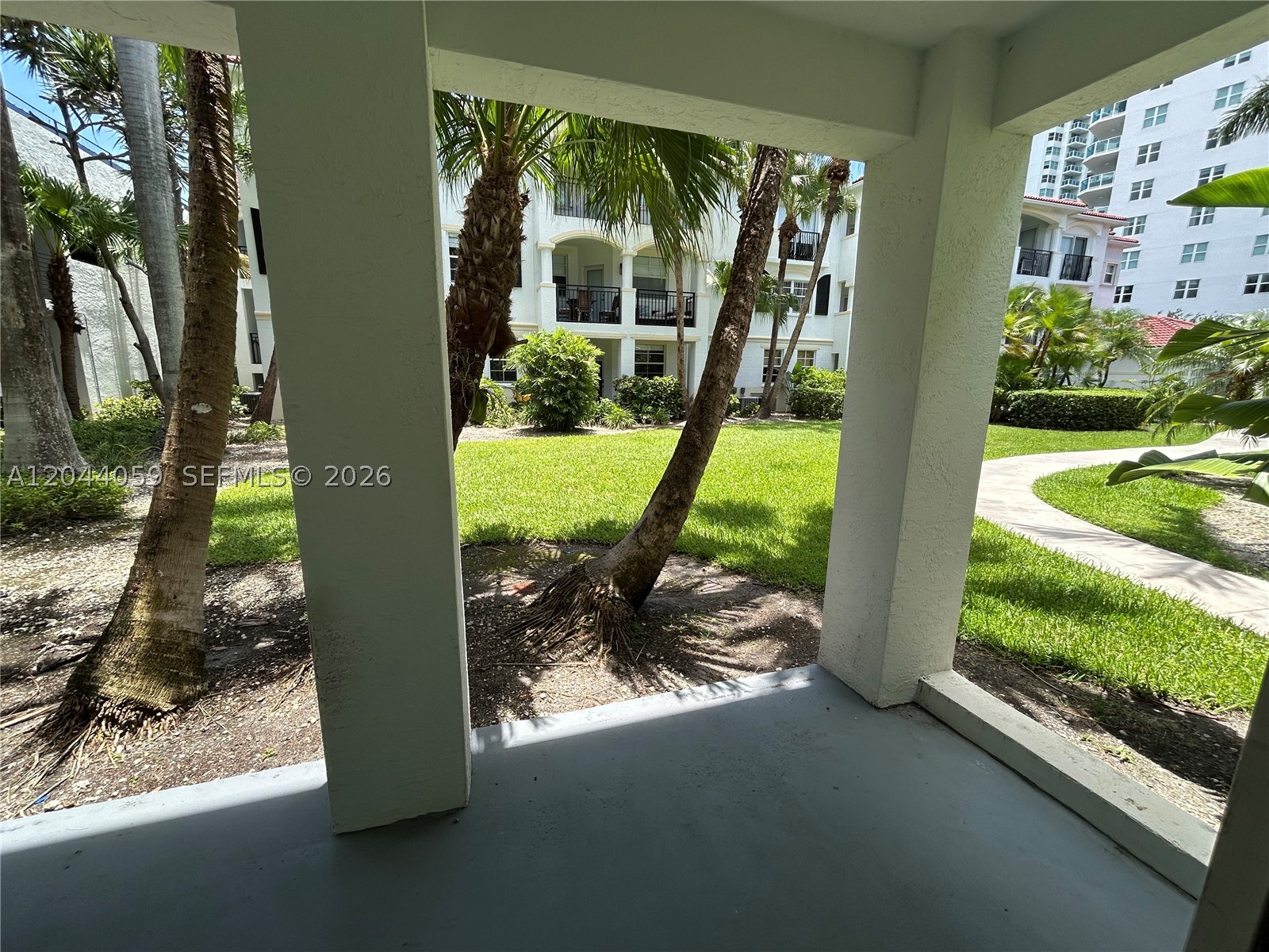 3225 NE 184th St 10106