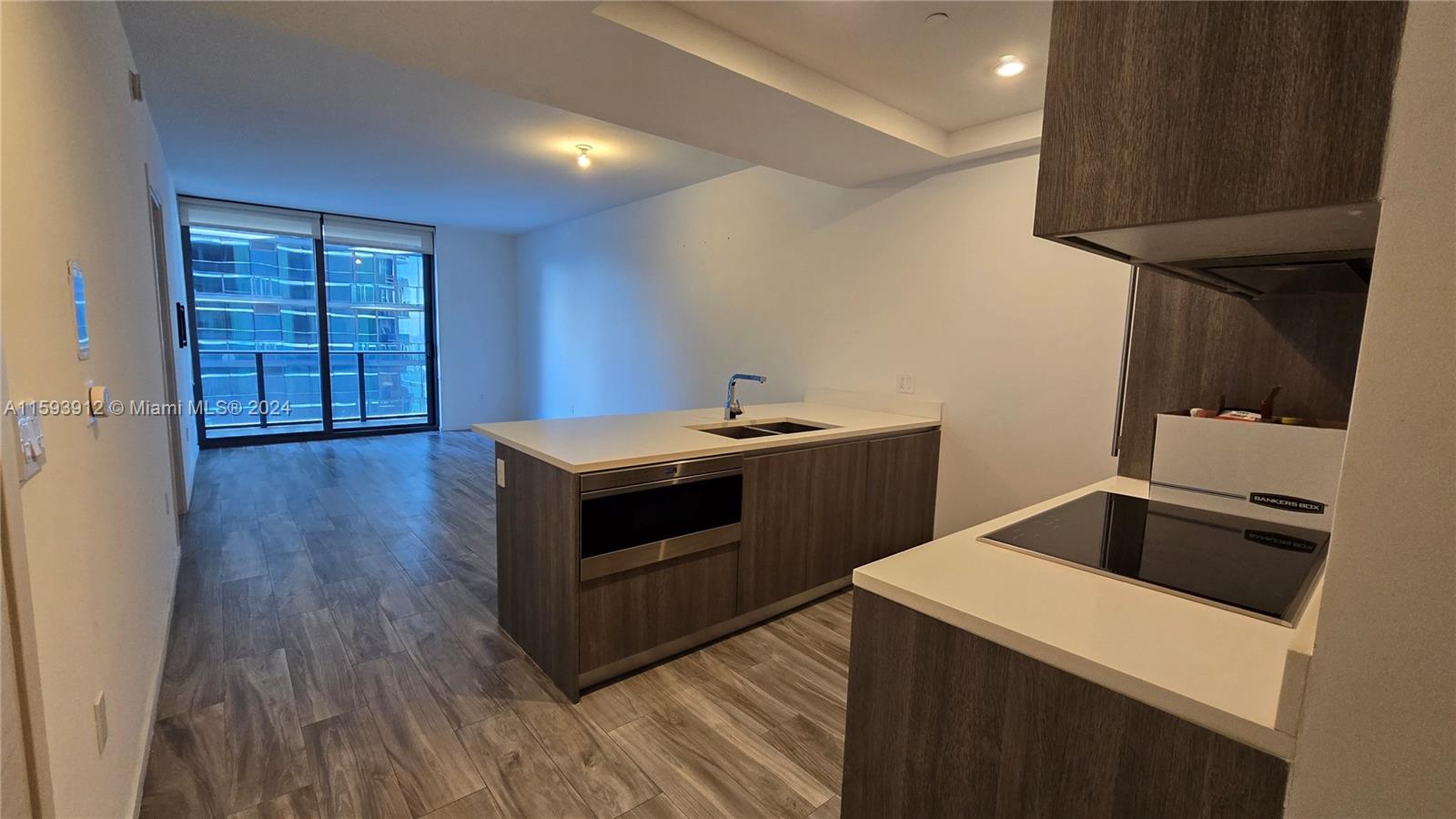 Exceptional 1 Bedroom 2 Bathroom Condo with Luxurious Amenities in Miami's Vibrant Brickell Neighborhood. The jewel of this offering is the balcony space attached to the primary bedroom. Providing breathtaking views of the city.