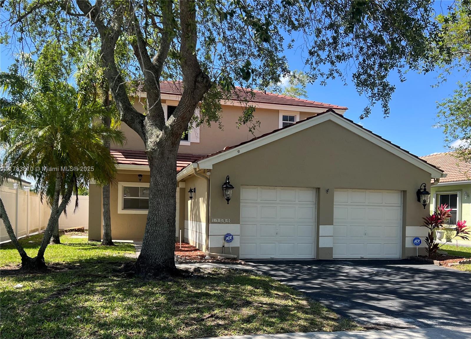 Rental Property at 19250 Nw 22nd St, Pembroke Pines, Miami-Dade County, Florida - Bedrooms: 3 
Bathrooms: 3  - $4,200 MO.