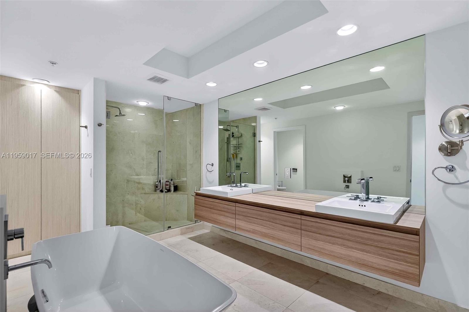 MARINA PALMS RESIDENCES S - Residential