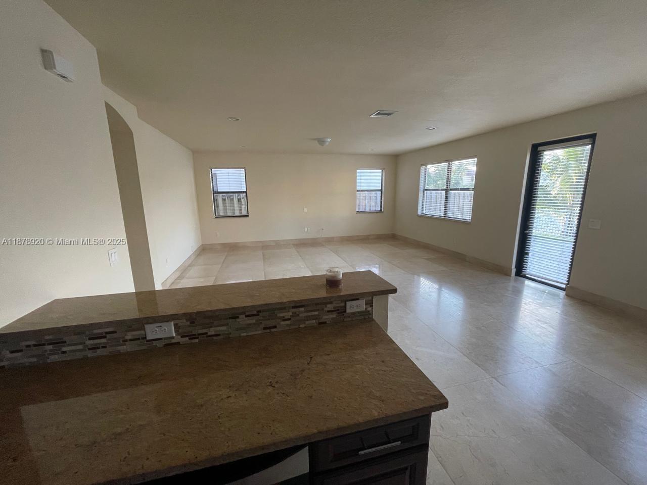 DORAL BREEZE - Residential