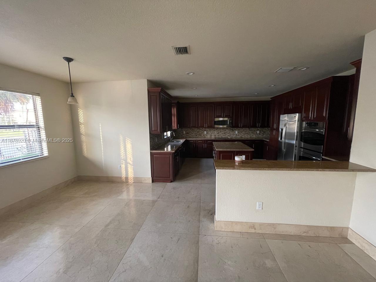 DORAL BREEZE - Residential