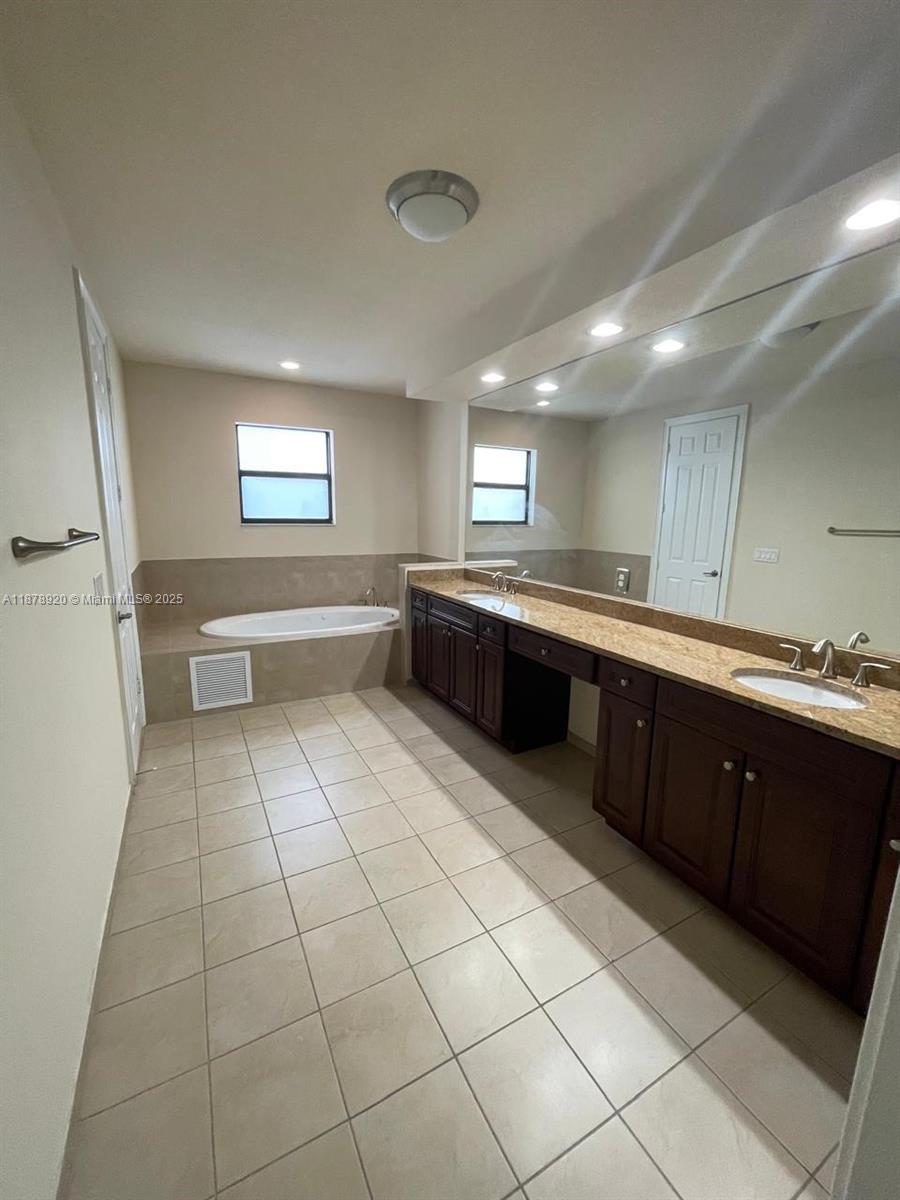 DORAL BREEZE - Residential