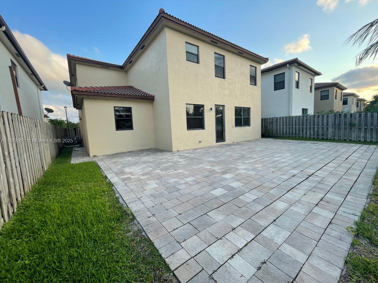 DORAL BREEZE - Residential