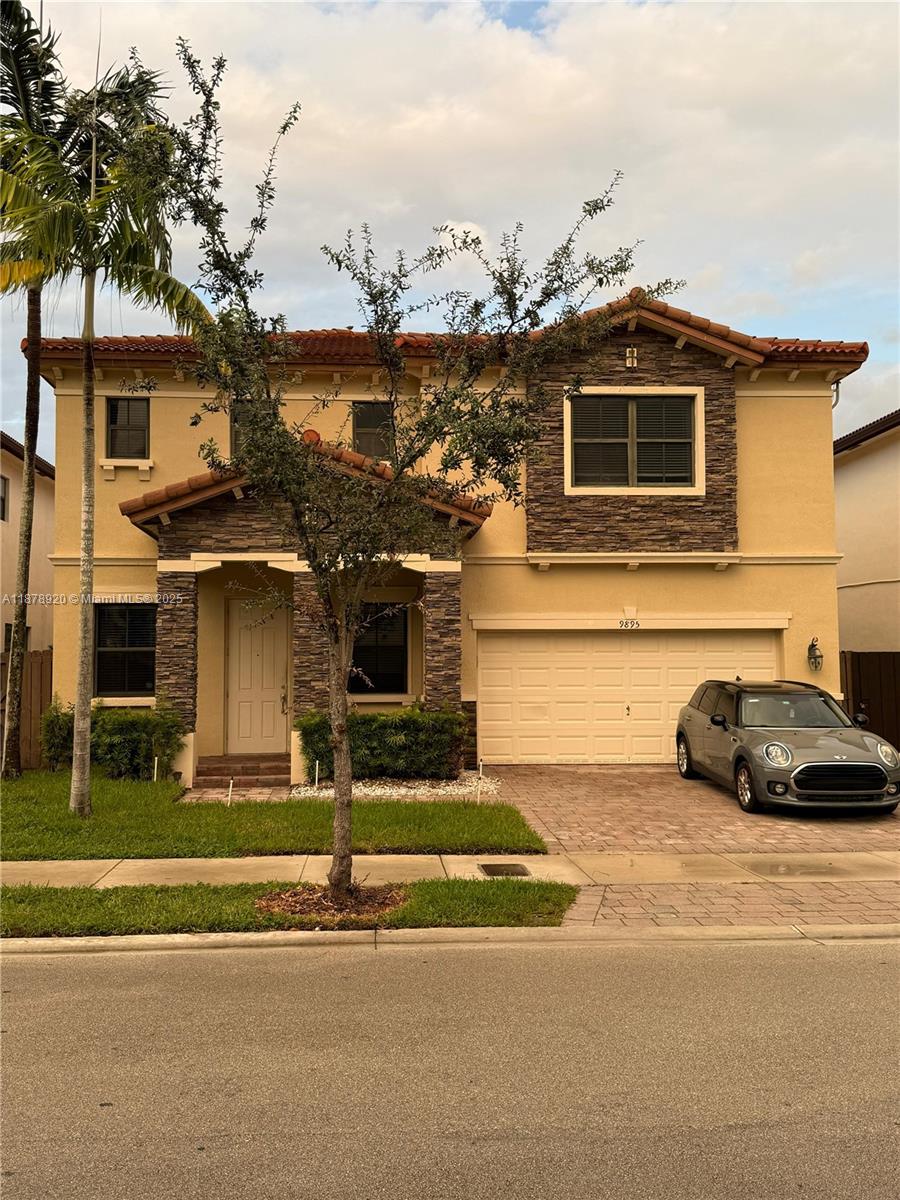 DORAL BREEZE - Residential