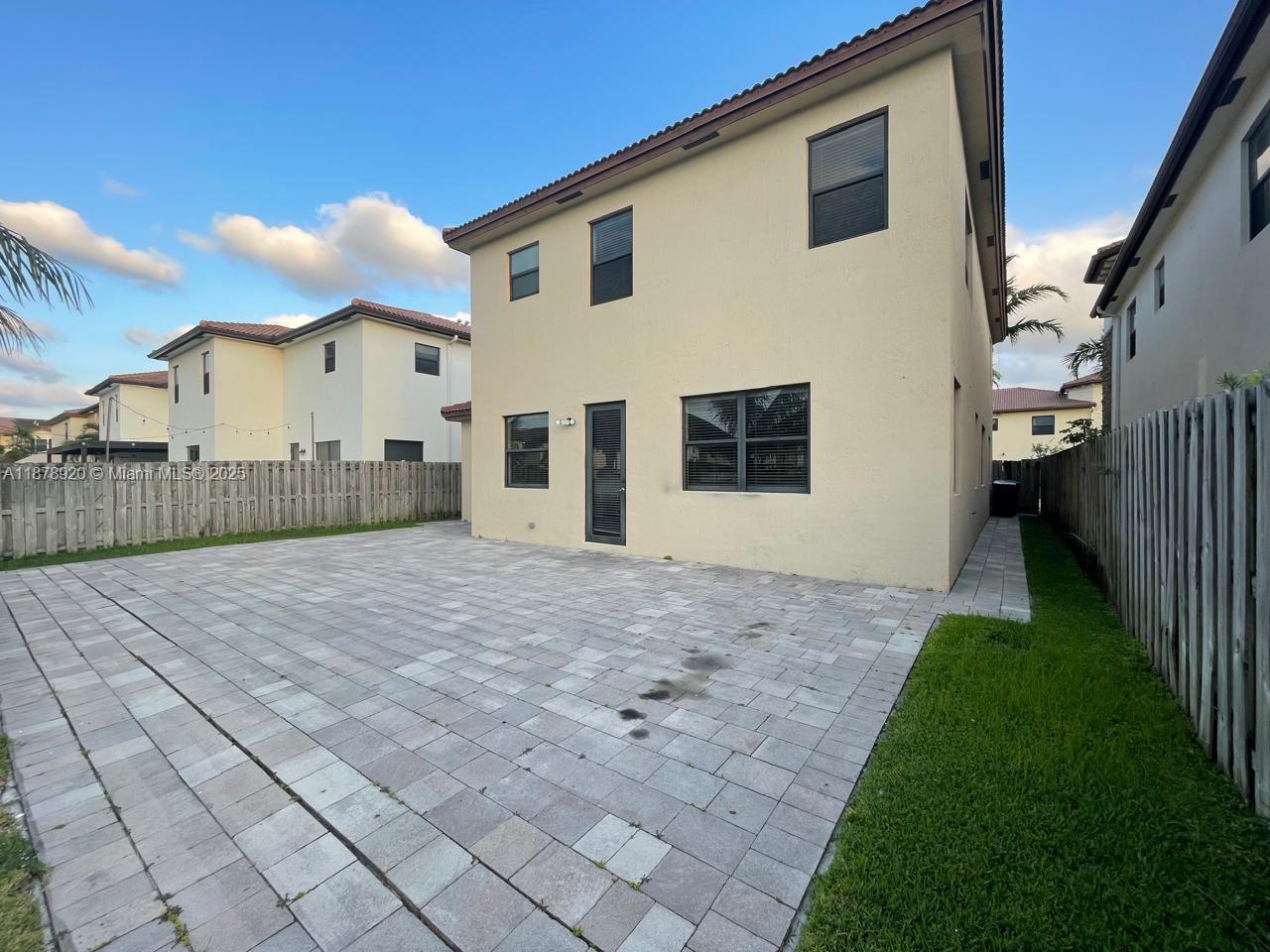 DORAL BREEZE - Residential