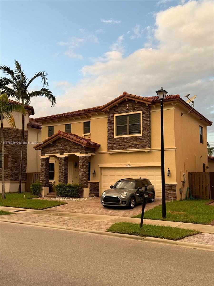 DORAL BREEZE - Residential