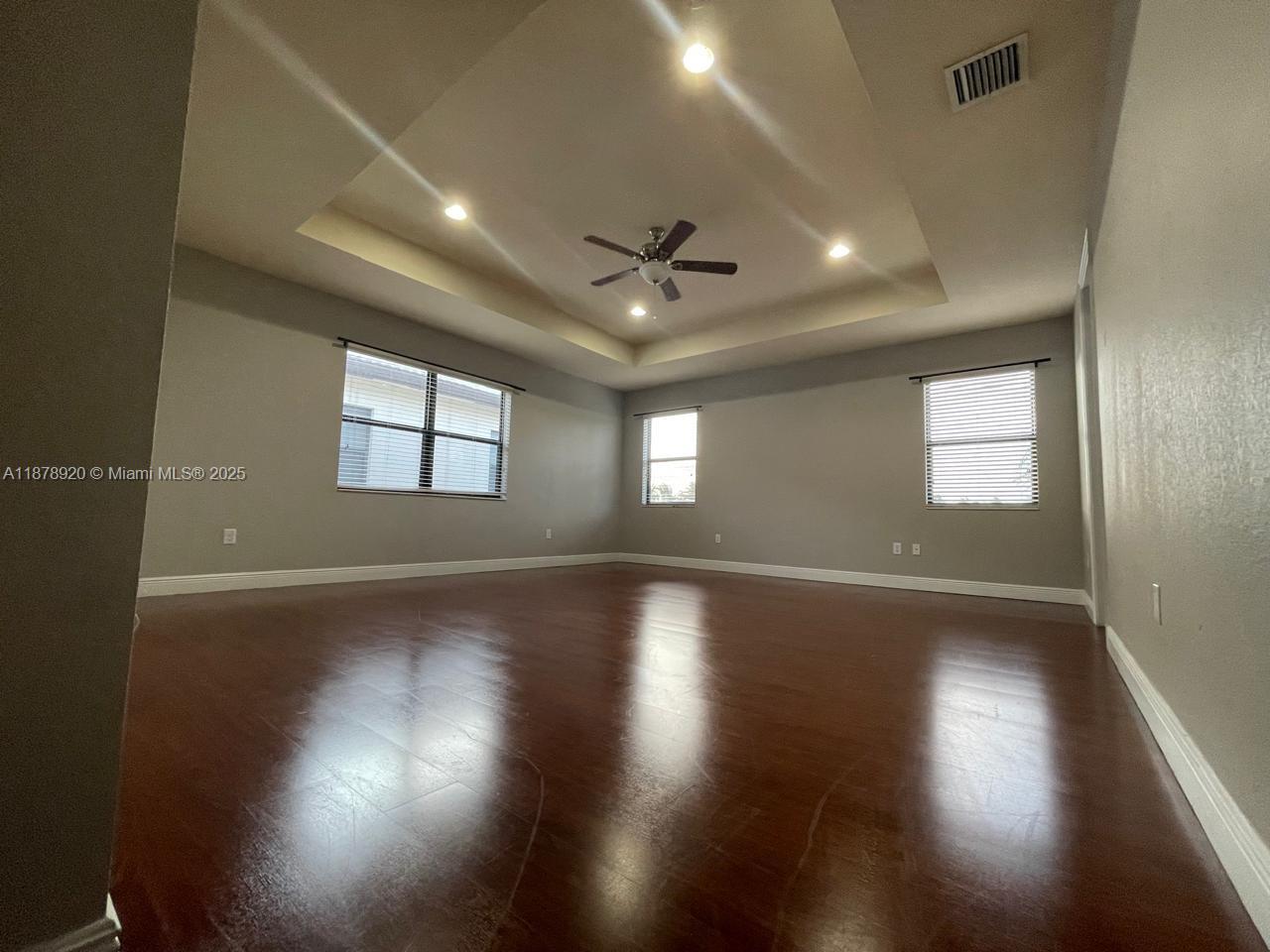 DORAL BREEZE - Residential