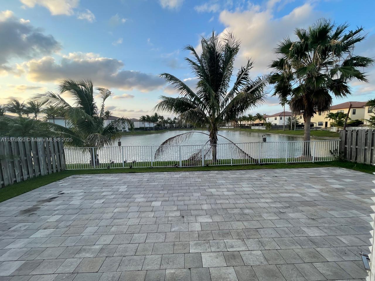 DORAL BREEZE - Residential