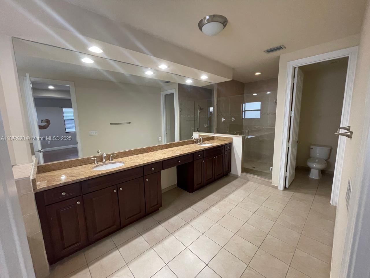 DORAL BREEZE - Residential