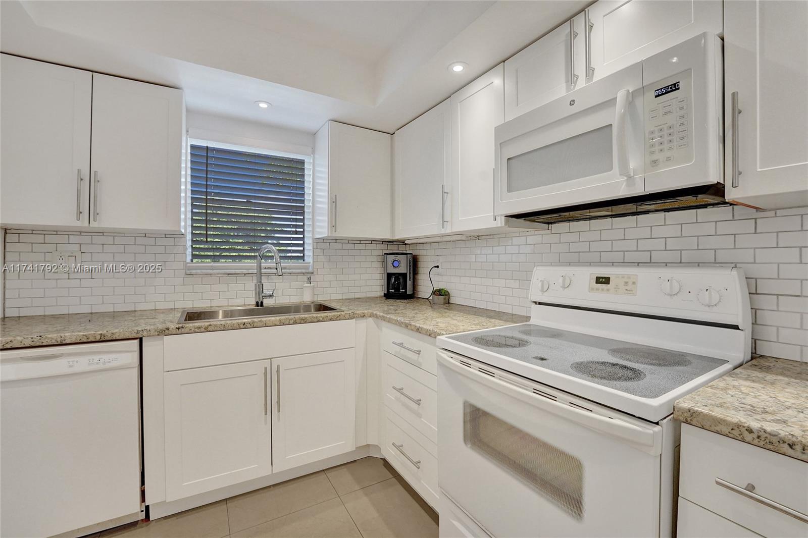 GREENS OF INVERRARY PHASE - Residential