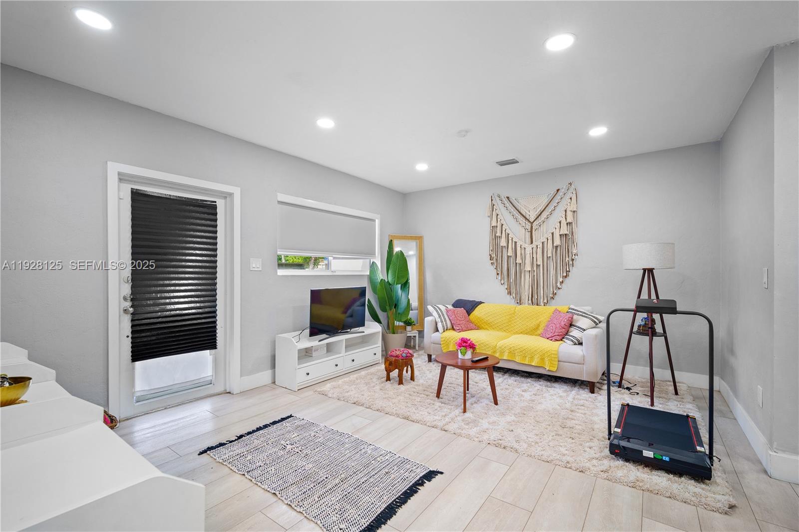 MONTICELLO PK UNIT NO 3 - Residential Lease