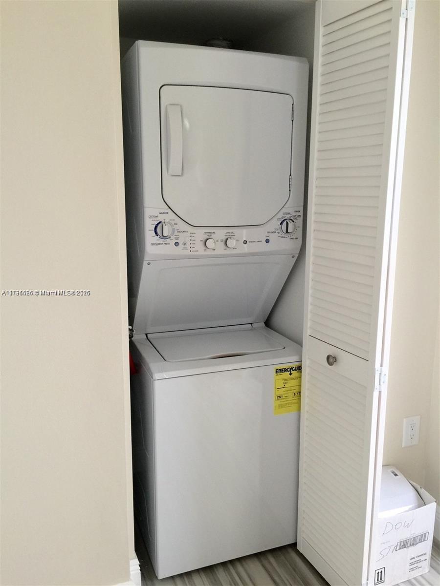 BAY HOUSE TOWER CONDO - Residential