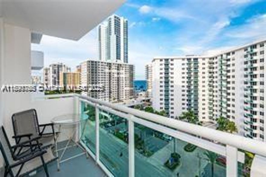 BEAUTIFUL SEASONAL RENTAL IN HOLLYWOOD, DIRECTLY ACROSS FROM THE BEACH! SPACIOUS UNIT WITH OCEAN VIEW. EXCELLENT AMENITIES NEXT TO PUBLIX SUPERMARKET. MINIMUM  OF  6 MONTHS RENT.