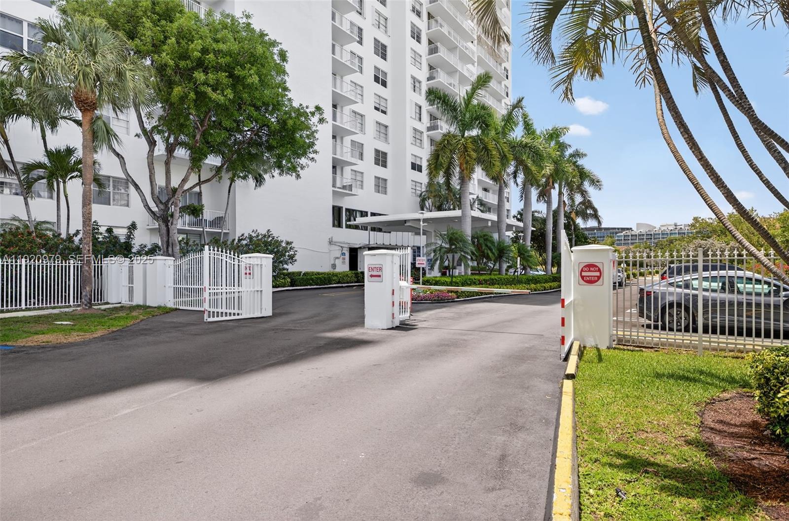 ADMIRALS PORT CONDO WEST - Residential