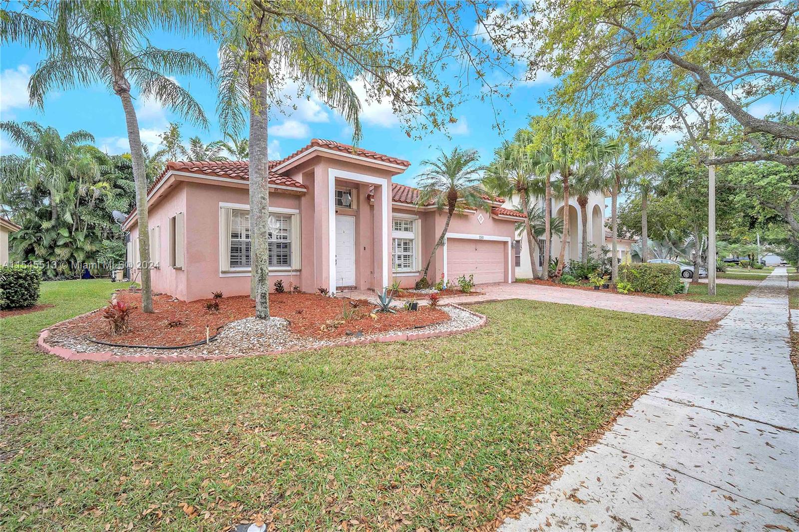 17062 Nw 16th St St, Pembroke Pines, Miami-Dade County, Florida - 4 Bedrooms  
2 Bathrooms - 