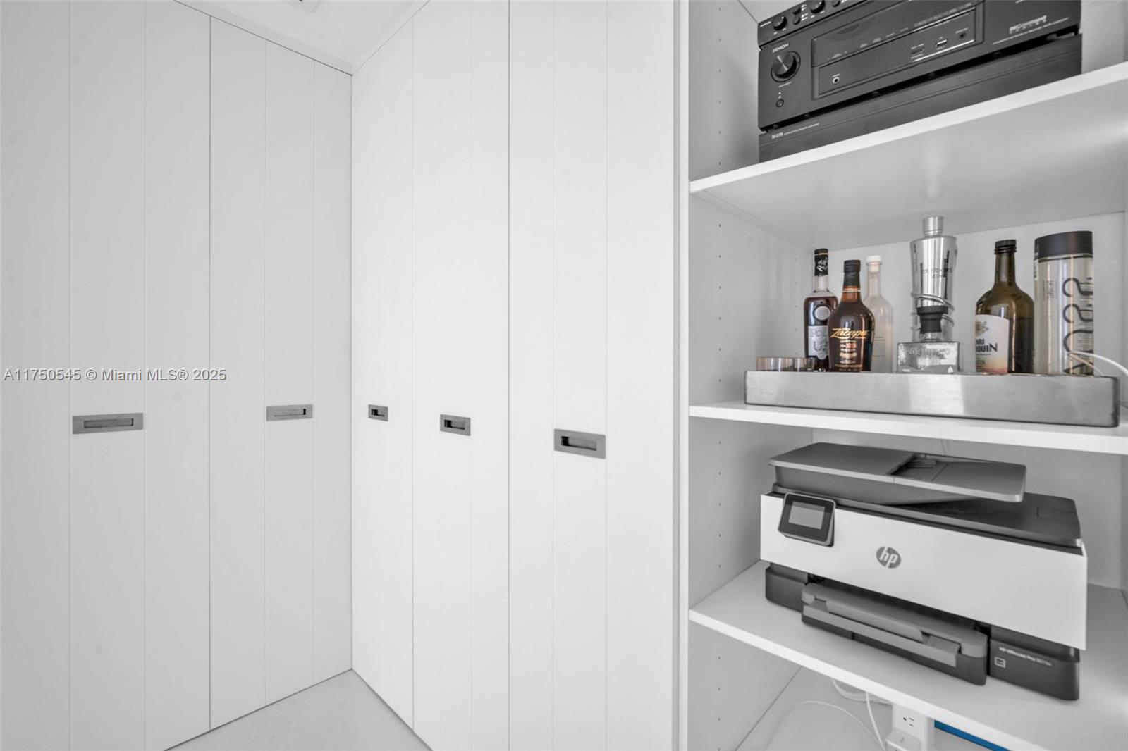 MET 1 CONDO - Residential